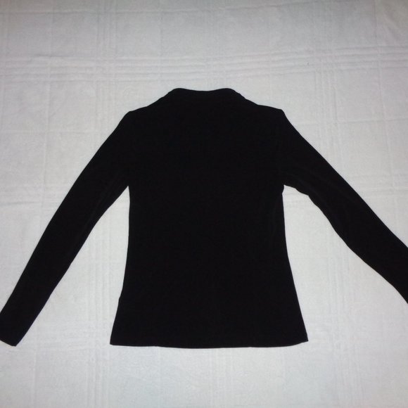 💗 3/$25 Black long sleeve top - Picture 9 of 12